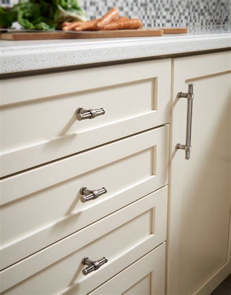 Top Knobs Kitchen Cabinet Pulls