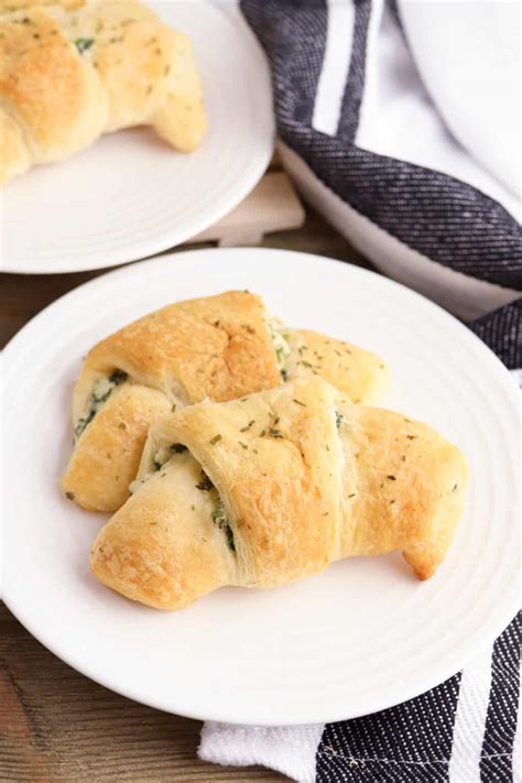 Easy Spinach Artichoke Crescent Rolls Recipe