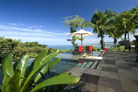 Villa Paraiso, Manuel Antonio, Costa Rica - Infinity pool with a ...