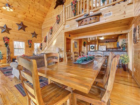 Bear's Eye View Cabin in Gatlinburg w/ 4 BR (Sleeps14)