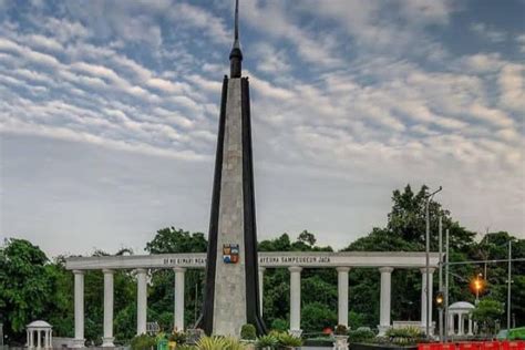 Tugu Kujang: Simbol Wisata Bogor yang Penuh Makna Sejarah - Depok Daily