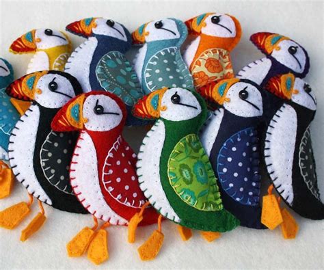 Felt puffin magnet, Colourful handmade bird magnet | Diy felt christmas ...