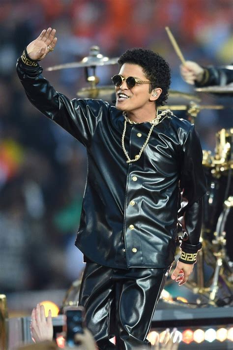 Bruno Mars’s Super Bowl 50 Halftime Show Versace Costume | Vogue