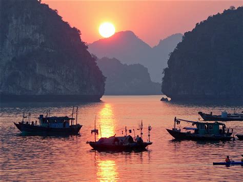 Is Halong Bay overnight cruise a great way to discover?