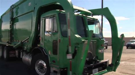 Garbage Trucks: Garbage Trucks Green