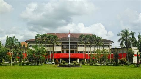 Yuk, Kenali Profil Universitas Jember, Kampus Green dan Clean-nya Jawa ...