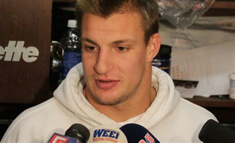 Rob Gronkowski Sings 'Roar" by Katy Perry