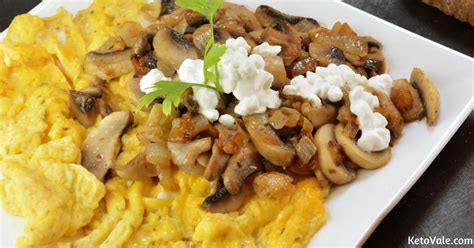 Scrambled Eggs with Mushrooms and Cottage Cheese | Keto Vale