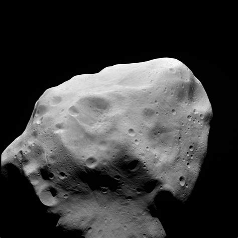 Asteroid Lutetia Up Close: Flyby Photos From Rosetta Probe | Space