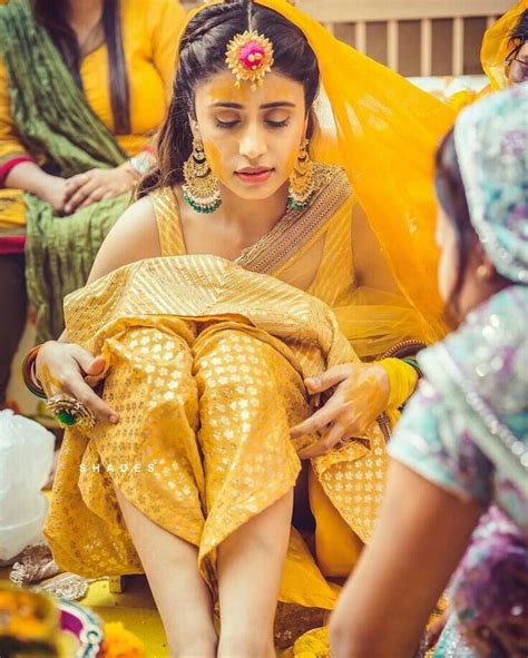 Pin by Rameshbhai Dhameliya Rameshbha on Couple shoot | Haldi ceremony ...