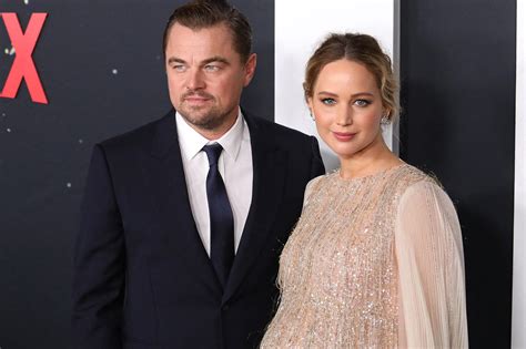 Jennifer Lawrence, future maman glamour au bras de Leonardo DiCaprio