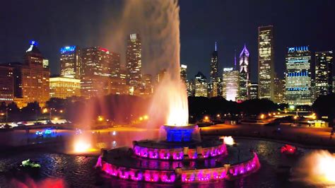 Buckingham Fountain at Night | Chicago City Lights - YouTube