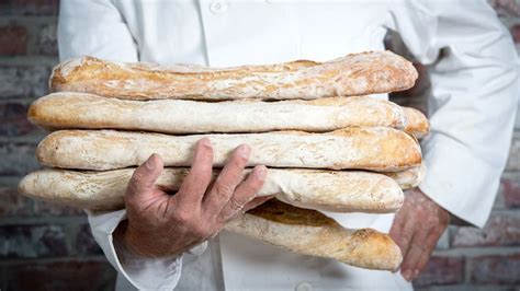 What is a French baguette and what is its history? - Complete France