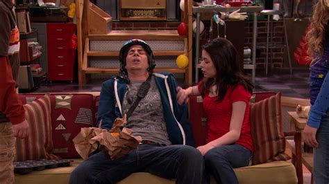 iCarly - Season 1 - Episode 18 - iPromote Tech Foots | iCarly - Season ...