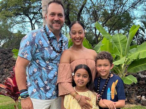 Tamera Mowry-Housley's Family Gets All Dressed Up for Christmas Photos