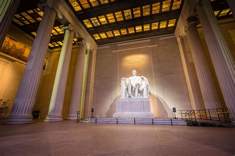 Lincoln Memorial on the National Mall (Travel Photo Guide)