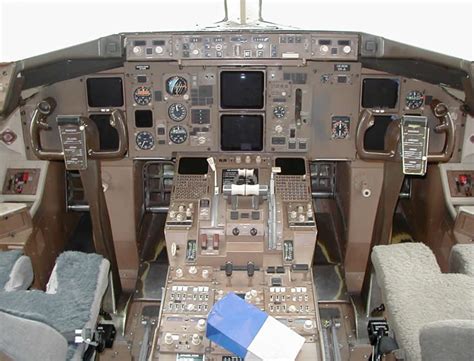 Jet Airlines: Boeing 767 Cockpit