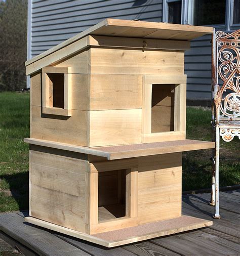 Outdoor Cat House Shelter from Touchstone Pet