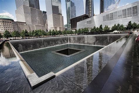 9/11 Memorial & Ground Zero Tour with Optional 9/11 Museum Ticket