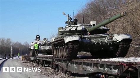 Russian tanks filmed boarding trains - BBC News