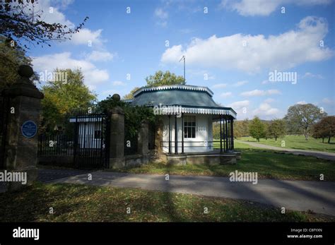 Entrance to the grounds of Barbrook House on the Chatsworth Estate ...