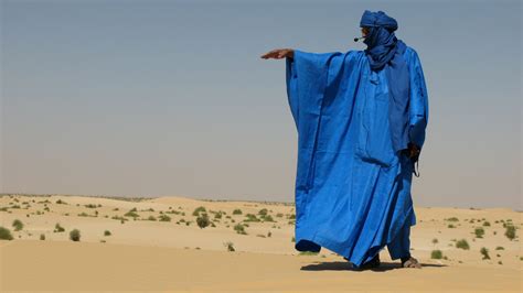 tuareg color! | Indigo clothing, Tuareg people, Traditional fashion