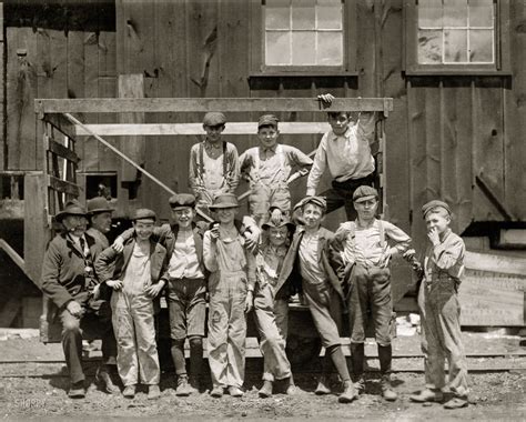 Shorpy Historical Picture Archive :: Working Boys: 1910 high-resolution ...