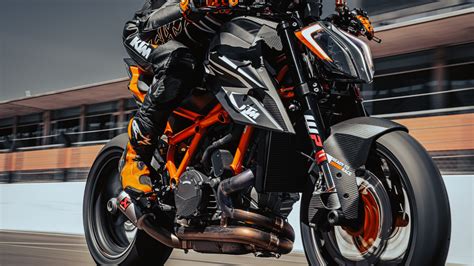 2023 KTM 1290 Super Duke RR: Specs, Features, Photos