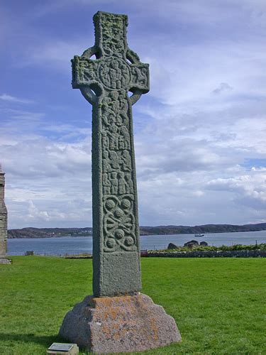 Iona Cross [Relig Odhrain] Ancient Cross : The Megalithic Portal and ...