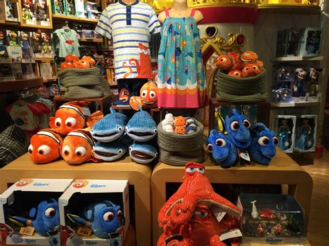 Video: Finding Dory Toys, Bathing Suits & Plush Galore @DisneyStore # ...