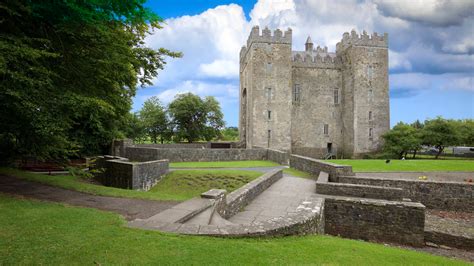 Bunratty Castle & Folk Park - Atlantic Way Touring