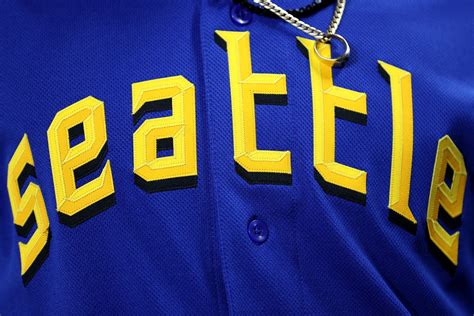 Gallery: Mariners break out City Connect uniforms for 1st time