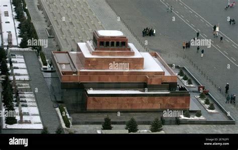 Lenin embalmed High Resolution Stock Photography and Images - Alamy