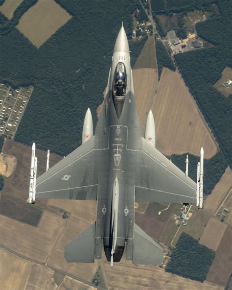 SuperSonic Youth - graviton1066: F-16 from Above The view from...