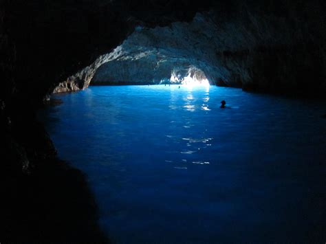 Blue Grotto, Capri Italy | Places to travel, Places to visit, Places to go