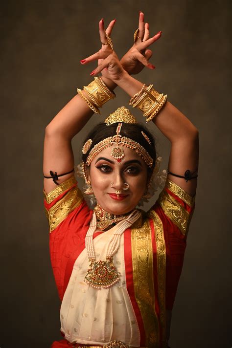 Bharatanatyam dancer posing - PixaHive