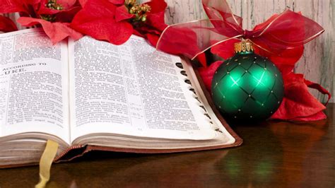 8 Christmas Bible Verses About Peace and Love | Guideposts