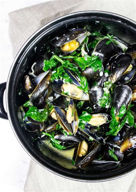 The Best Moules Marinière Recipe with Cream and Spinach - Flavourise