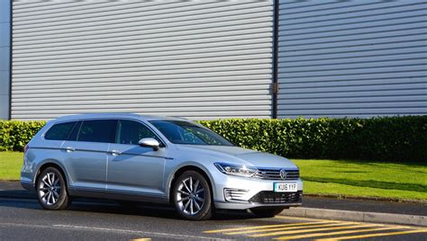 Volkswagen Passat GTE Review - GreenCarGuide.co.uk