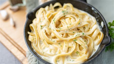 The Absolute Best Ways To Reheat Fettuccine Alfredo