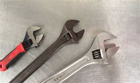 Mechanical Tools And Their Uses (Beginners Guide)