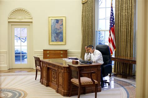 File:Barack Obama working at his desk in the Oval Office.jpg ...