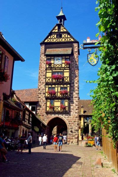 Discover the Alsatian village of Riquewihr - French Moments