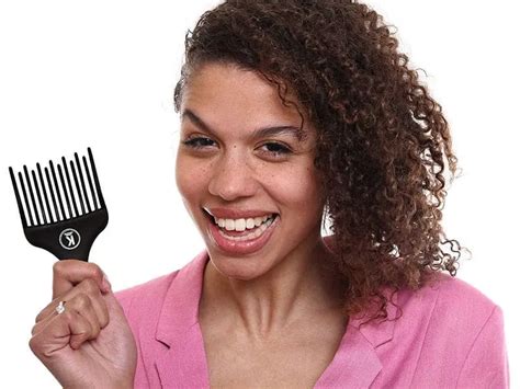 The 7 Best Combs and Brushes for Curly Hair (2024 Buying Guide)