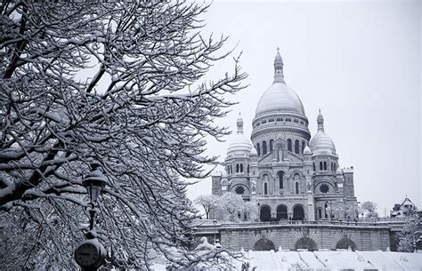 Paris Transforms Into A Beautiful Winter Wonderland After Heavy ...