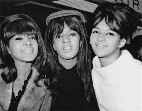 Sounds Of Glory: Listen To The Isolated Vocals Of The Ronettes Sing ...