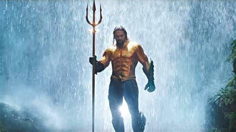 Jason Momoa wears the classic orange suit in Aquaman trailer - Film ...