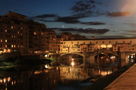 A Trail of Sanded Stones: Ponte Vecchio at night.