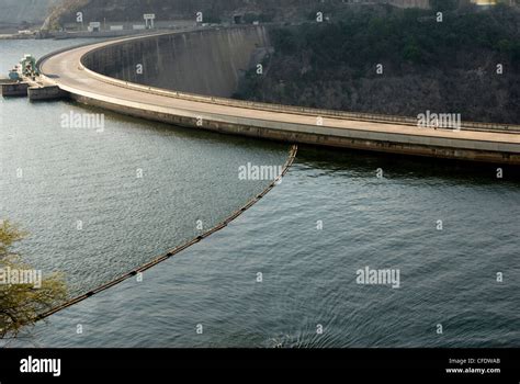 Kariba Dam, Lake Kariba, Zimbabwe, Africa Stock Photo - Alamy