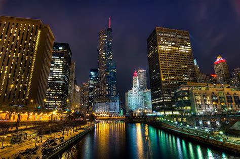 Night Street Chicago. Widescreen images of cities. Chicago, Illinois ...